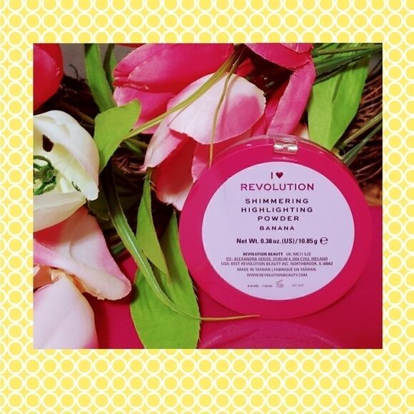 Shimmer Powder in Banana by I Love Makeup Revolution - Picture 2 of 5